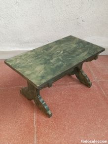 Antigüedades: Antigua banqueta de madera, policromada en tonos verdes.